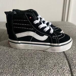 Size 6 toddler black and white hightop vans